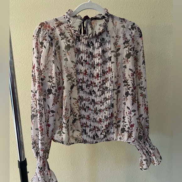 Zara Tops - Zara floral blouse with balloon sleeves size L
